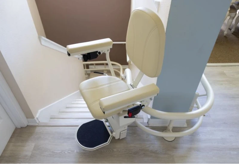 <center>Curved Stair Lift