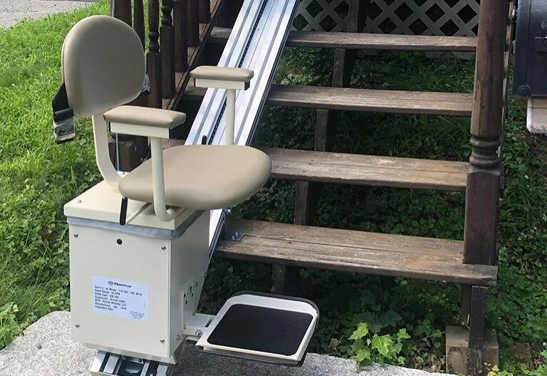 <center>Outdoor Stairlift